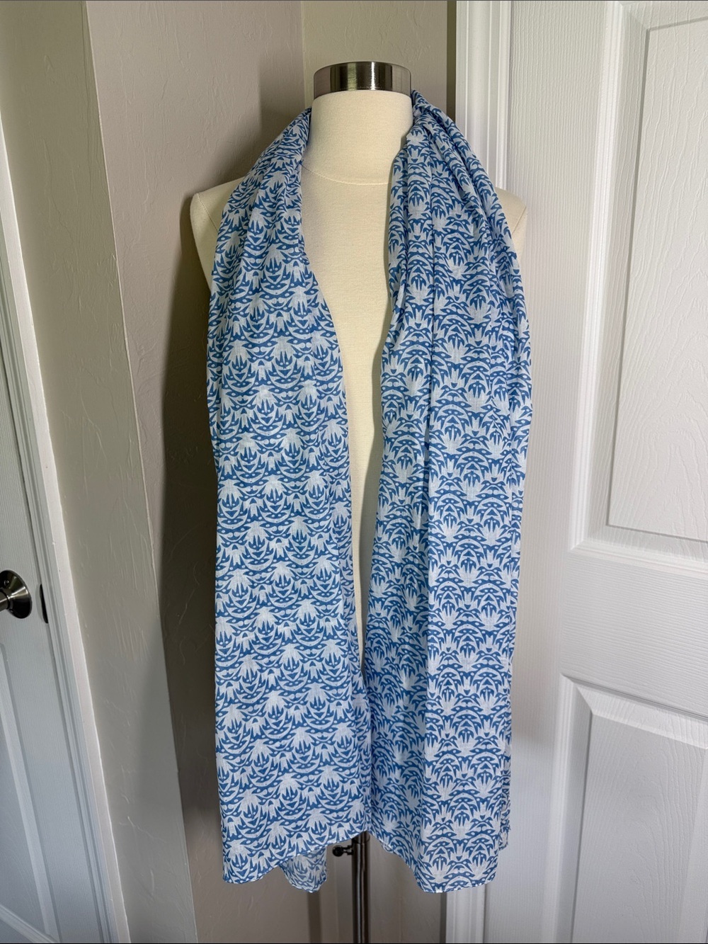 Lara Ethnics blue and white printed cotton scarf made in India